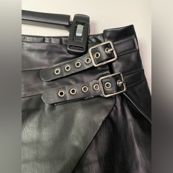 Zara black pleather skirt medium - Picture 2 of 5